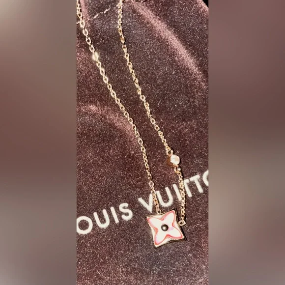 Louis Vuitton Color Blossom BB Mother Of Pearl Diamond Star Pendant in 18K RG - Picture 8 of 16